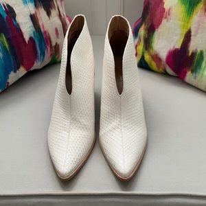 Brand new never worn Kaanas Morellino Boots.